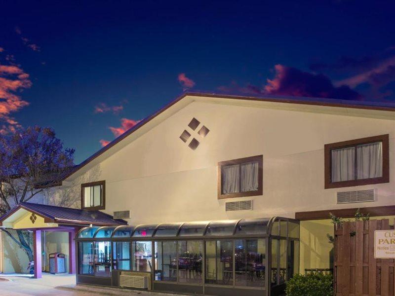 Motel Super 8 By Wyndham Champaign Exterior foto