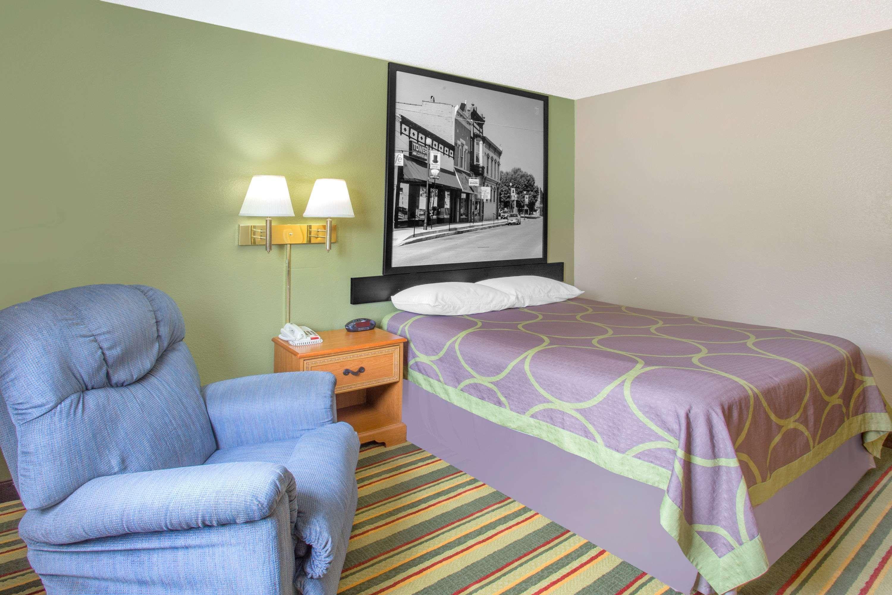 Motel Super 8 By Wyndham Champaign Exterior foto