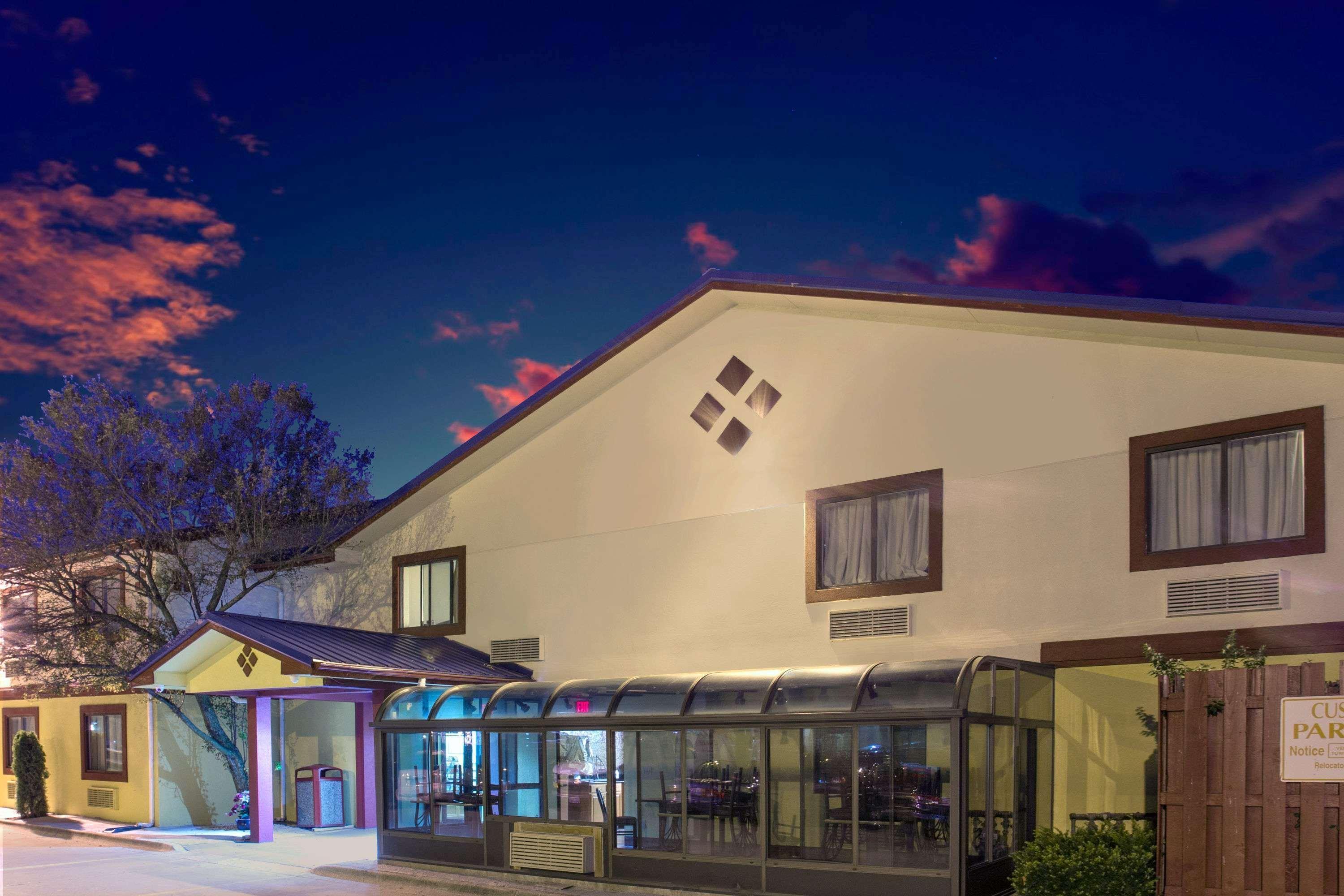 Motel Super 8 By Wyndham Champaign Exterior foto