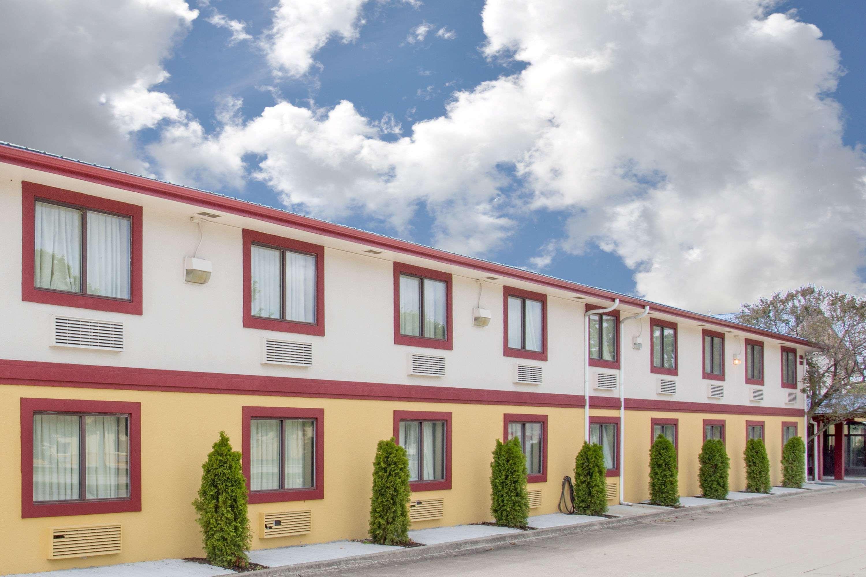Motel Super 8 By Wyndham Champaign Exterior foto